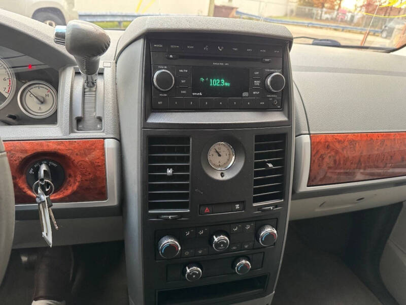 2008 Chrysler Town and Country Touring