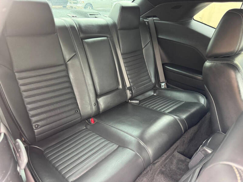 2014 Dodge Challenger SXT Plus