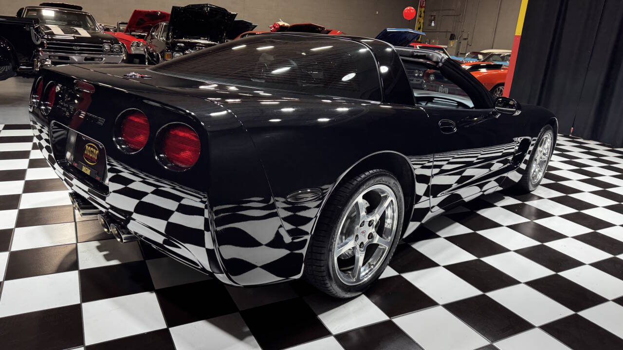 2004 Chevrolet Corvette 11