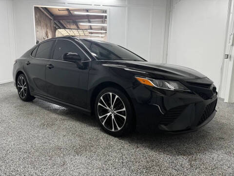 2019 Toyota Camry for sale at THE CAR MANN in Stone Mountain GA