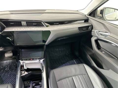 2022 Audi e-tron quattro Premium Plus