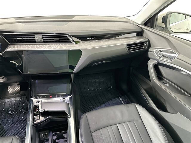 2022 Audi e-tron quattro Premium Plus