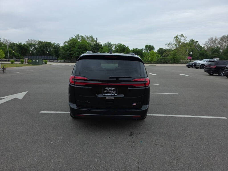 2027 Chrysler Pacifica Limited
