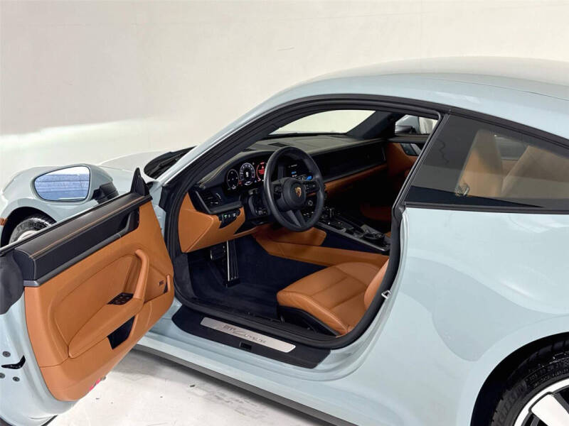 2025 Porsche 911 Carrera