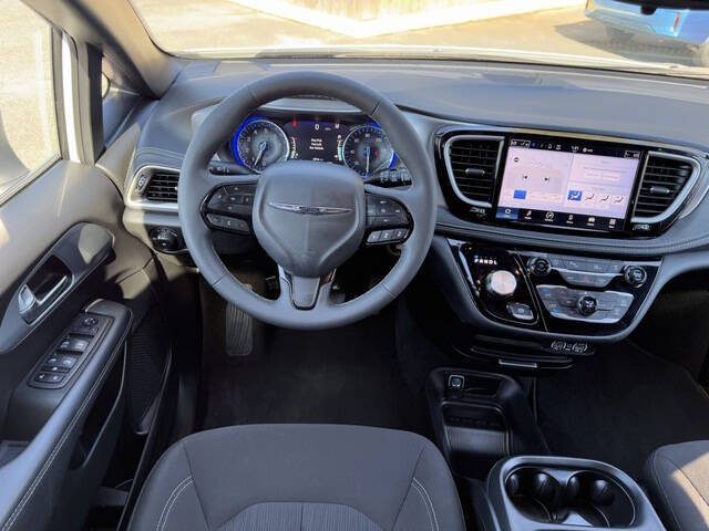 2023 Chrysler Pacifica Touring