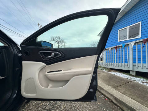 2016 Chrysler 200 Limited Platinum