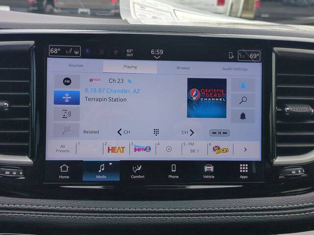 2026 Chrysler Pacifica Select