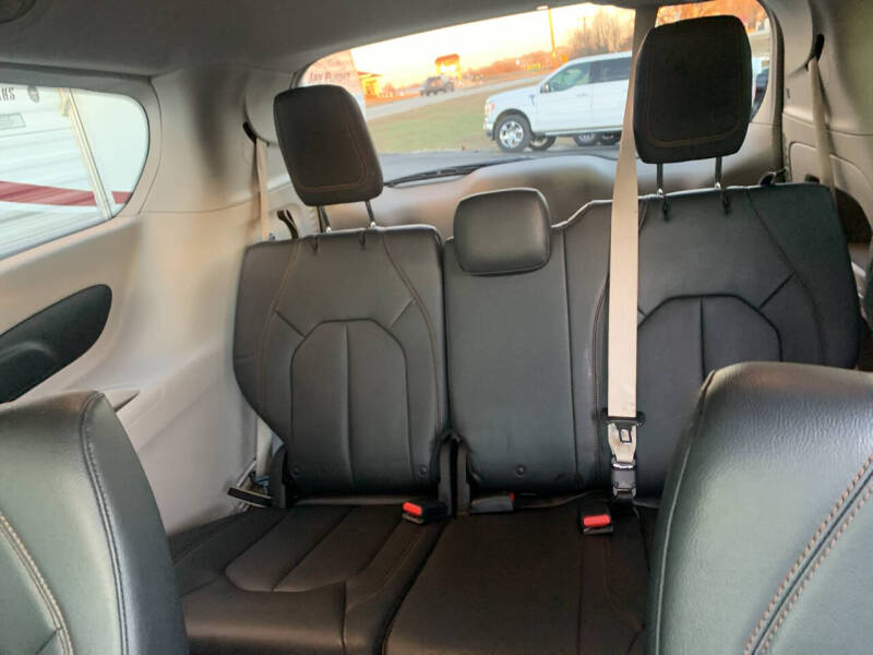 2017 Chrysler Pacifica Touring-L