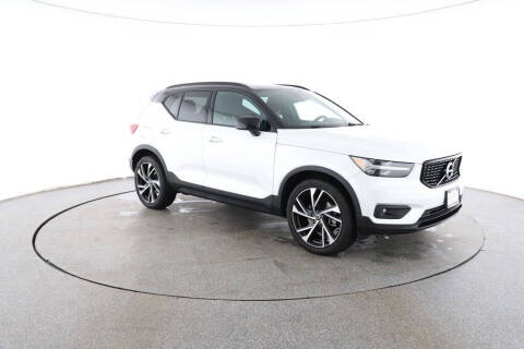 2022 Volvo XC40 T5 R-Design