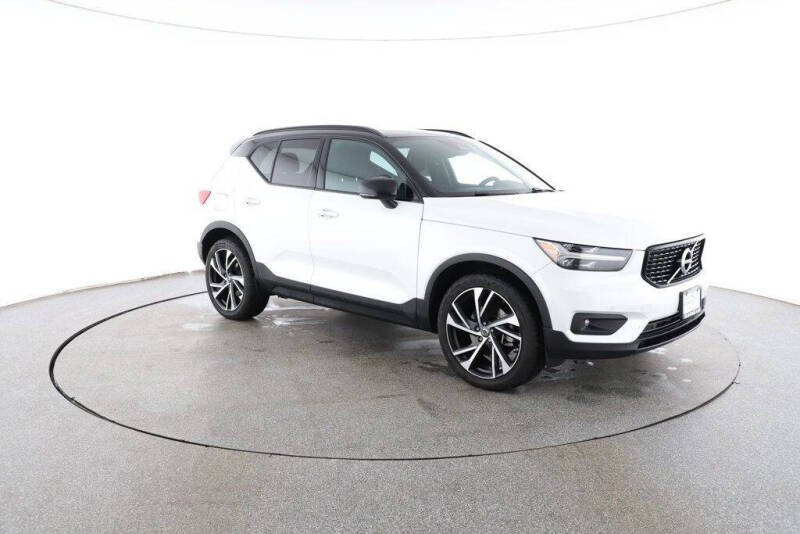 2022 Volvo XC40 T5 R-Design