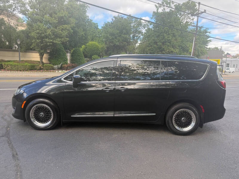 2017 Chrysler Pacifica Touring-L Plus