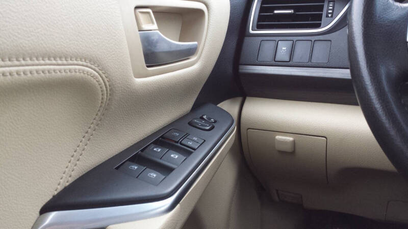 2015 Toyota Camry Hybrid XLE