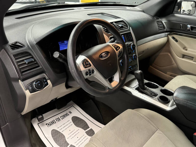 2013 Ford Explorer Base photo 10