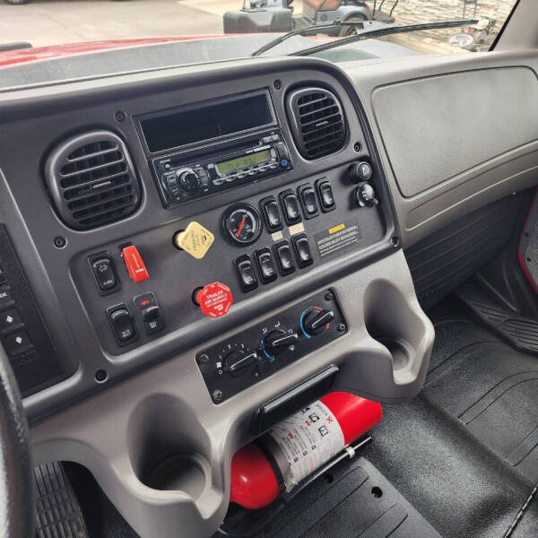 2014 Freightliner 108 SD