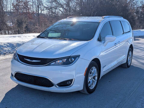 2017 Chrysler Pacifica Touring-L Plus
