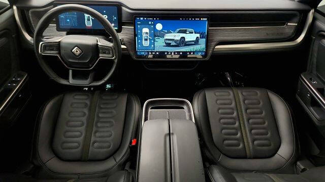 2025 Rivian R1T