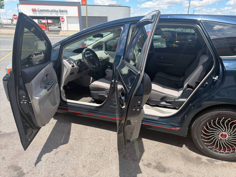 2017 Toyota Prius v Two