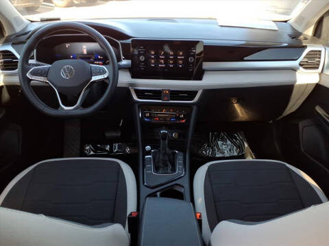 2025 Volkswagen Taos SE