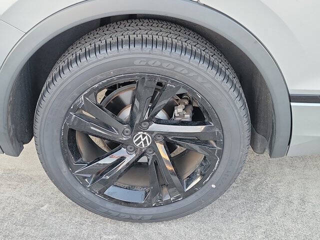 2023 Volkswagen Tiguan SE R-Line Black