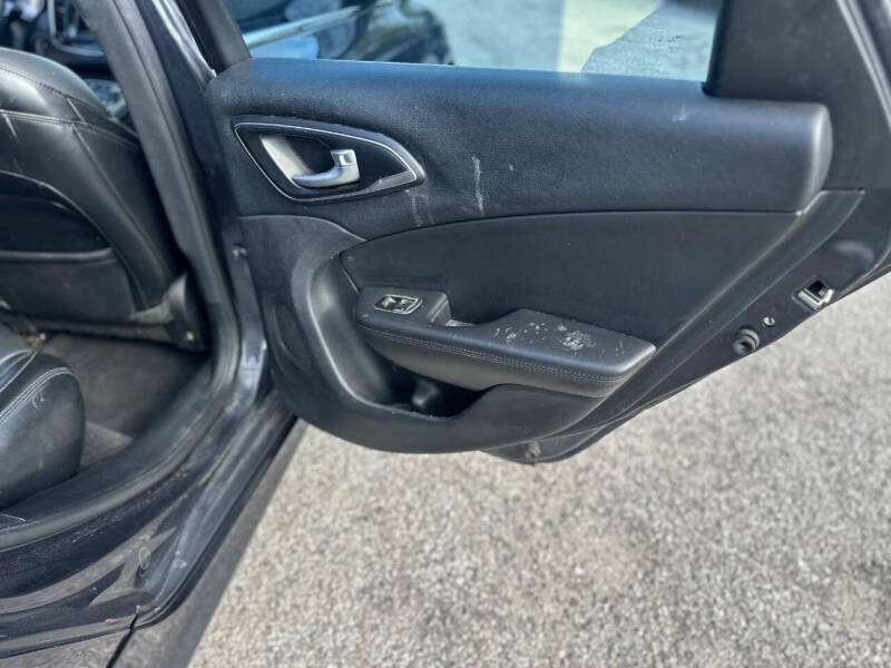 2016 Chrysler 200 Limited