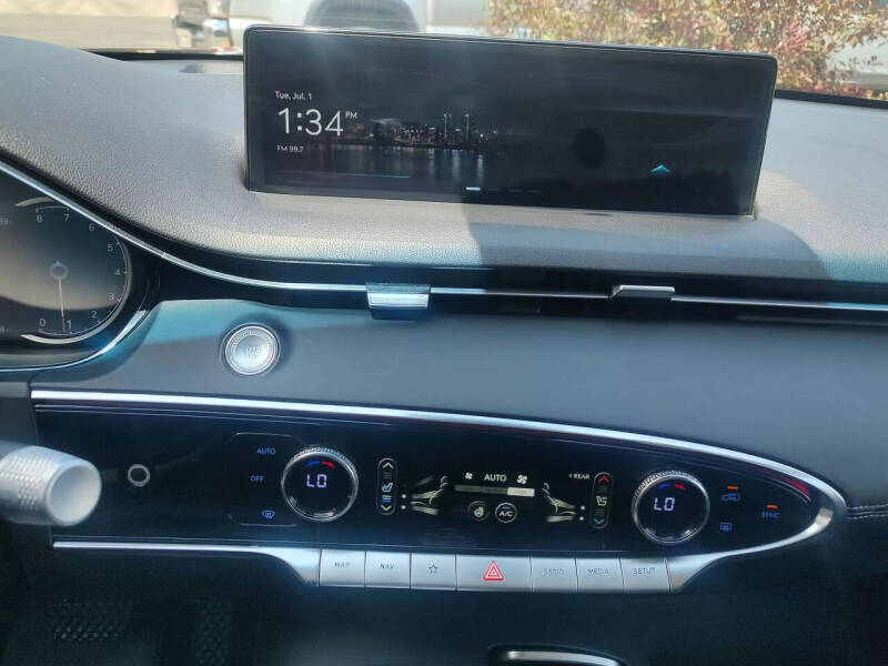 2022 Genesis GV70 2.5T Standard