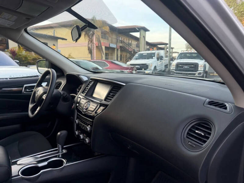 2020 Nissan Pathfinder S