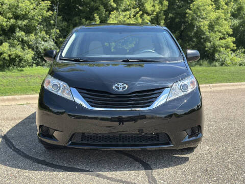 2013 Toyota Sienna LE 8-Passenger