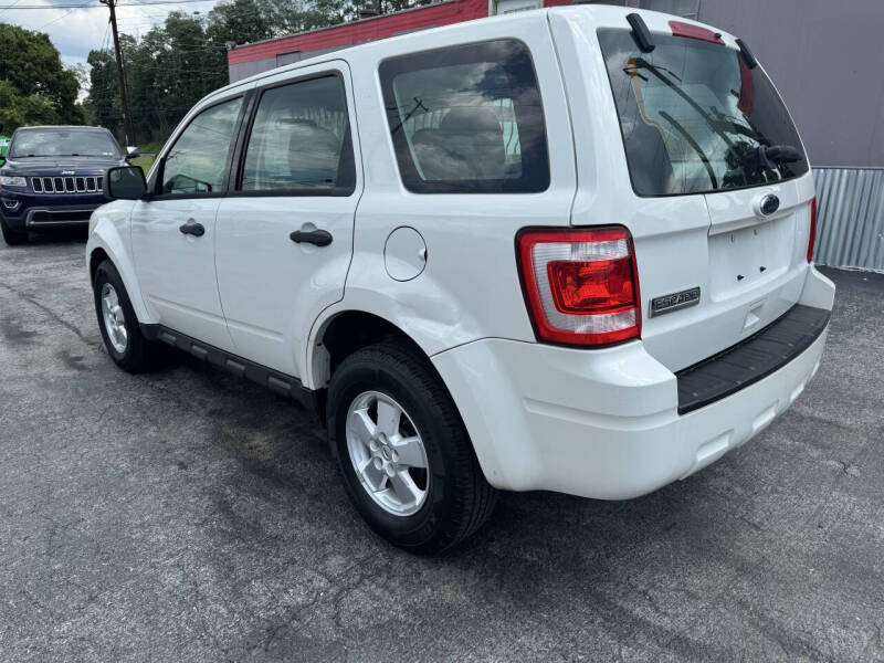 2010 Ford Escape XLS
