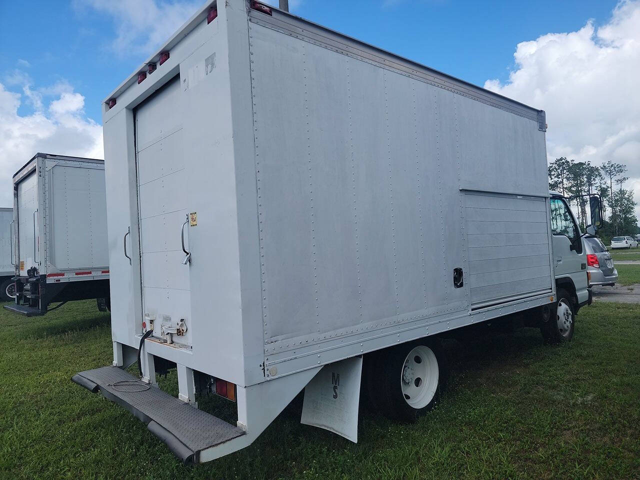 2005 GMC W4500 for sale at LUXURY IMPORTS AUTO SALES INC in Ham Lake, MN