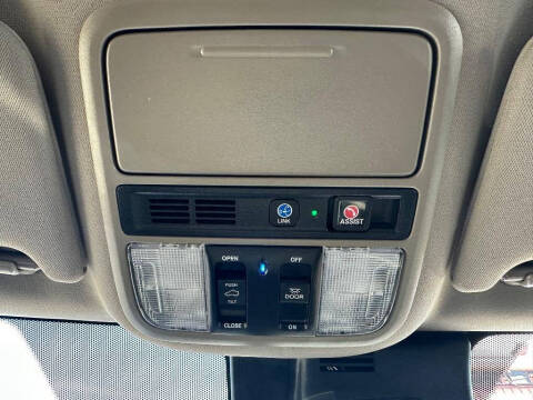 2022 Honda Pilot Touring w/Rear Captain's Chairs