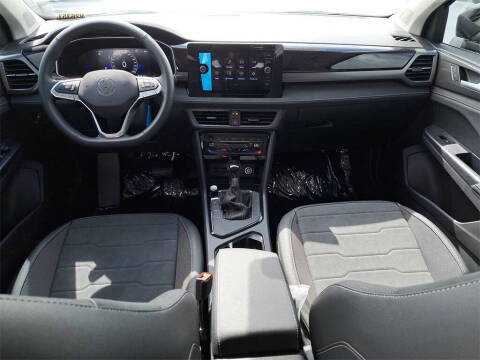 2025 Volkswagen Taos SE Black