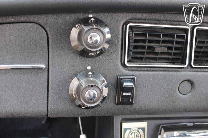 1975 MG B
