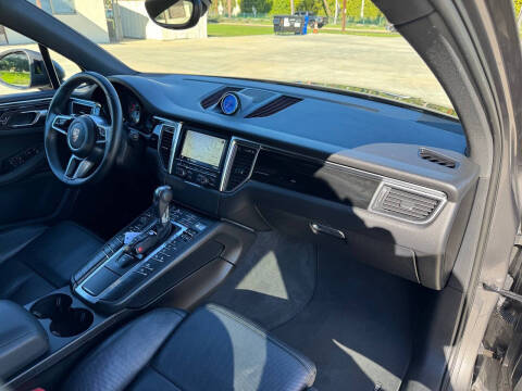 2015 Porsche Macan S