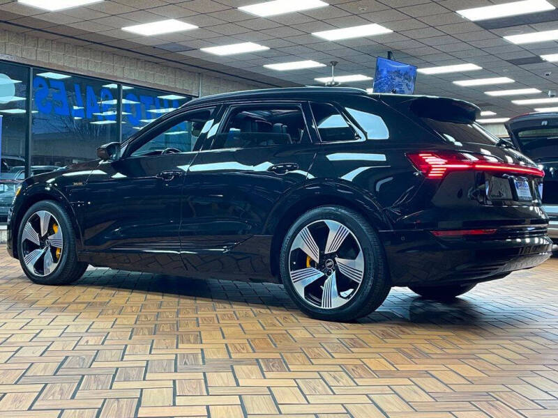 2022 Audi e-tron quattro Premium Plus