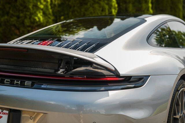 2025 Porsche 911 Carrera
