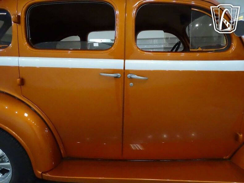 1937 Plymouth P4