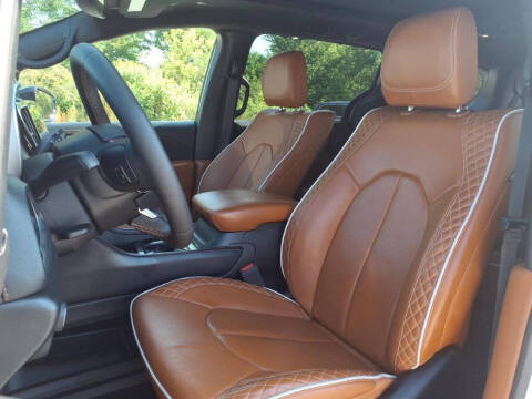2025 Chrysler Pacifica Pinnacle