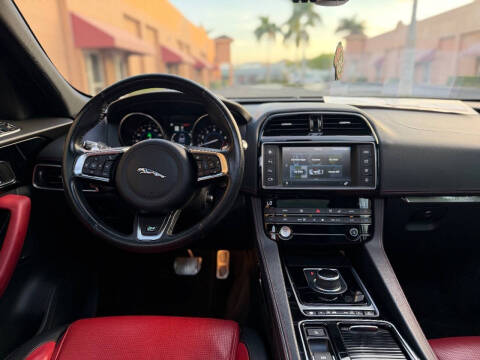 2018 Jaguar F-PACE 25t R-Sport