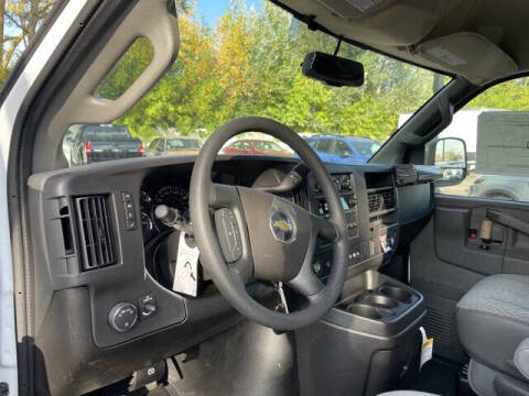 2025 Chevrolet Express 2500