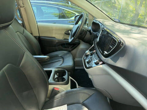 2024 Chrysler Pacifica Touring L
