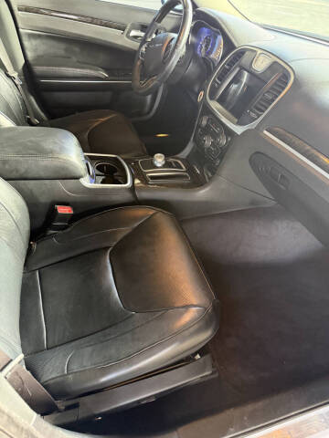 2017 Chrysler 300 C