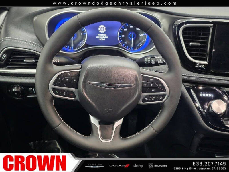 2025 Chrysler Pacifica Select