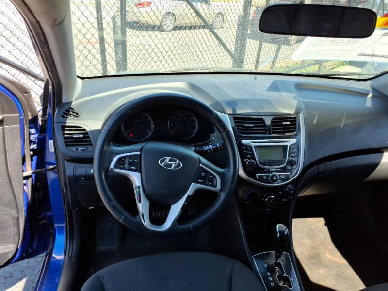 2012 Hyundai Accent SE