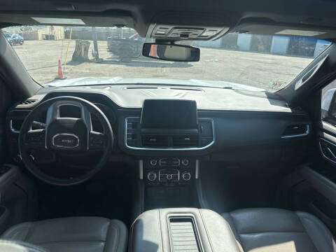 2023 GMC Yukon SLT