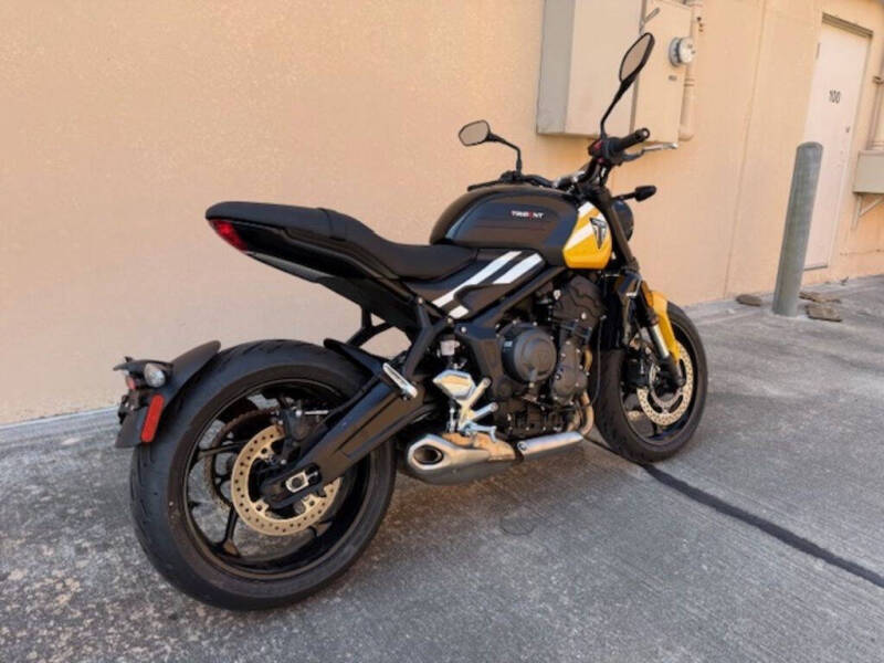 2025 Triumph Trident 660 Cosmic Yellow/Sapp