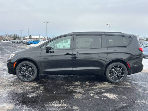 2026 Chrysler Pacifica Select