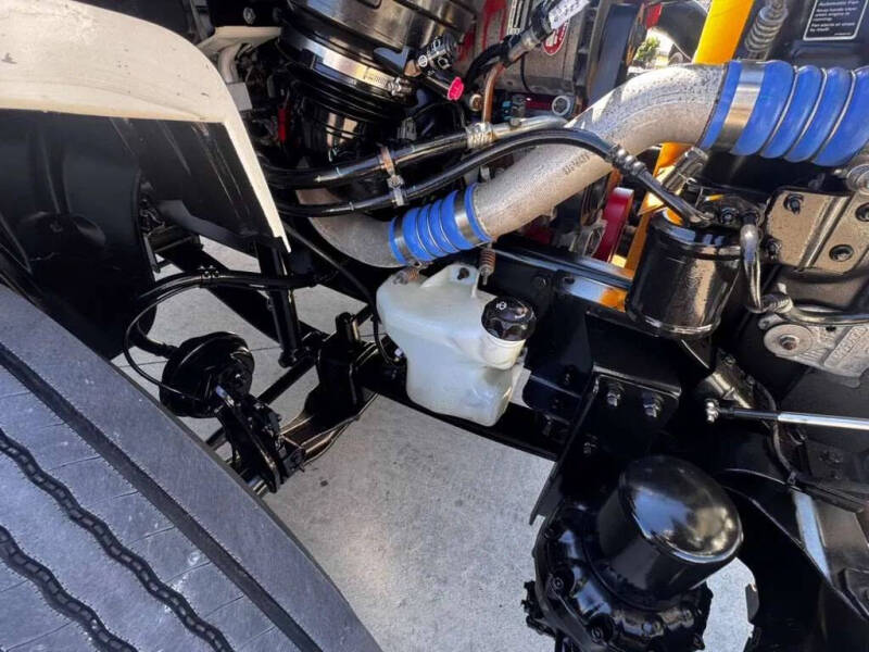 2017 Freightliner M2 106