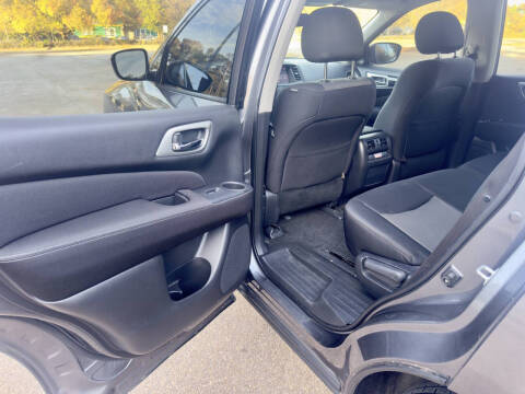 2017 Nissan Pathfinder SV