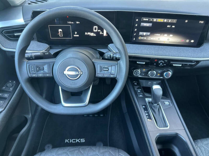 2025 Nissan Kicks SV
