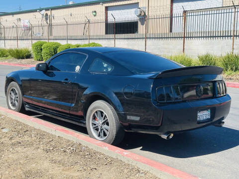 2005 Ford Mustang V6 Deluxe